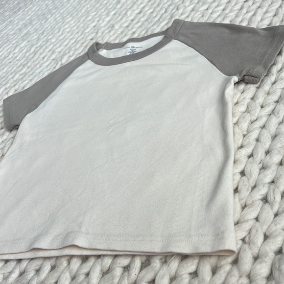 Brandy Melville tee - Picture 2 of 3
